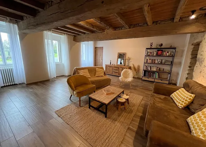 A 9 Min Du Puy Dufou Grande Maison à La Ferme Casa de Férias *